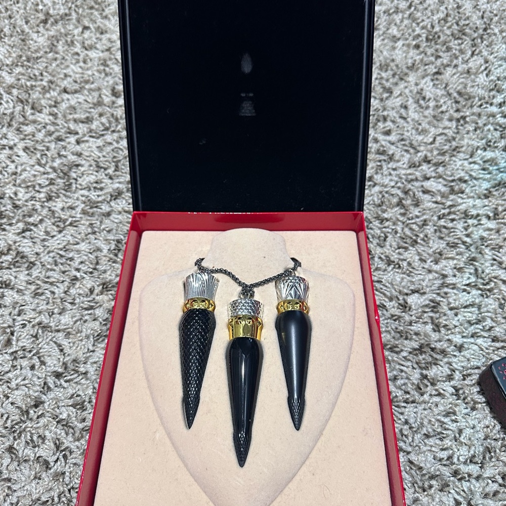 Elegant Black and Gold Men's Necklace